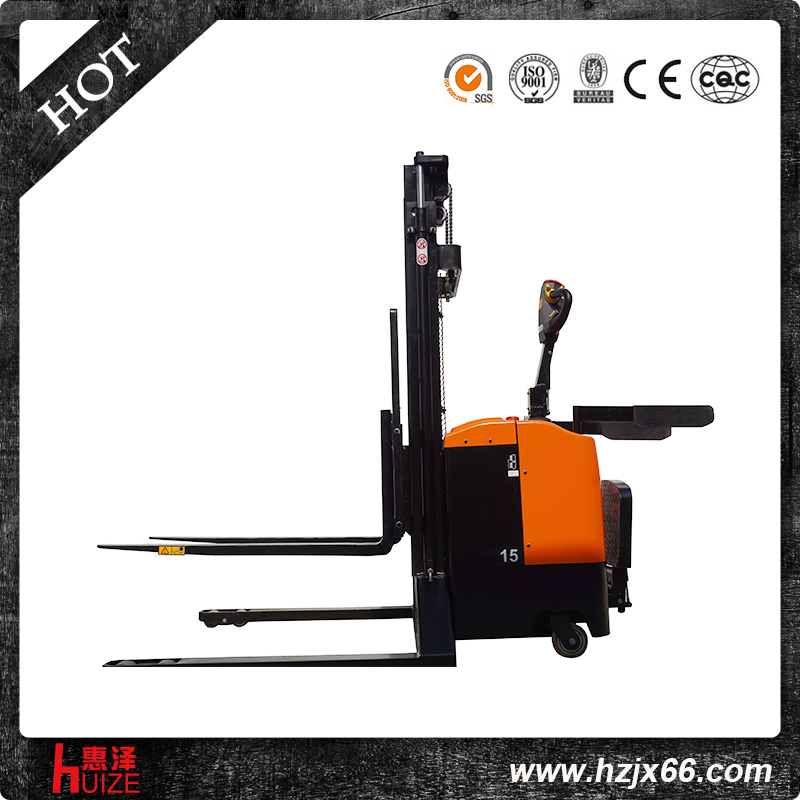 新款全電動(dòng)堆高車寬底腿 (1) 新款全電動(dòng)堆高車寬底腿 (1)